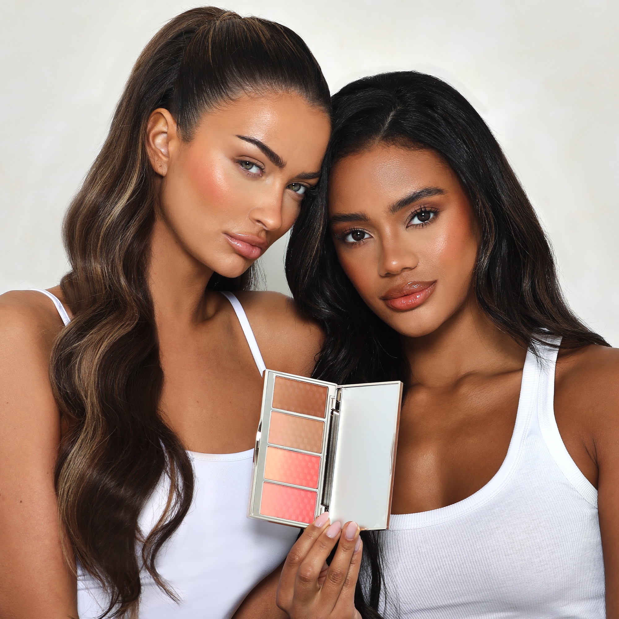 GET CHEEKY FACE POWDER PALETTE BY ICONIC LONDON (PALETA DE RUBORES Y BRONCEADORES PARA MEJILLAS)